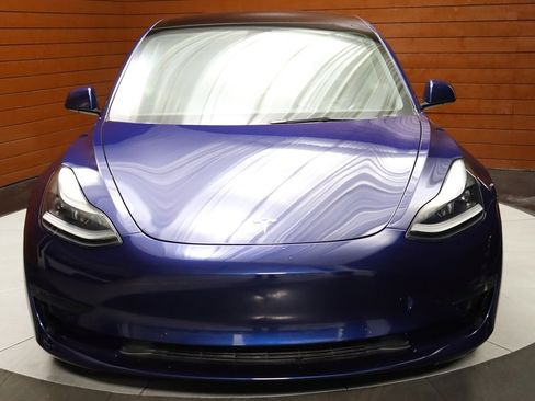 Used 2023 Tesla Model 3 Standard Range image 2