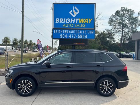 Used 2021 Volkswagen Tiguan SE FWD image 2