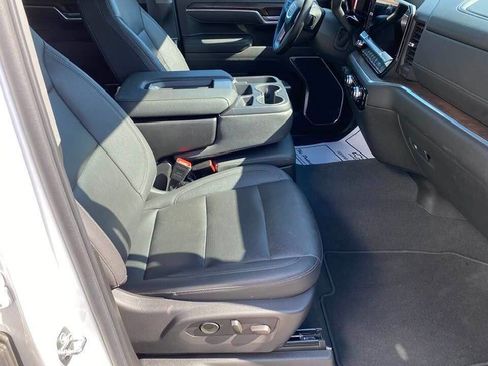 Used 2025 GMC Sierra 1500 SLT image 13