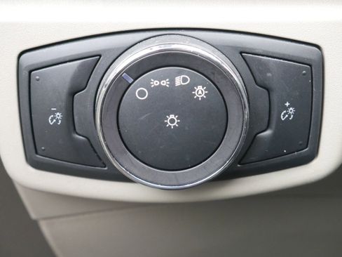 Used 2019 Ford Fusion SE image 27