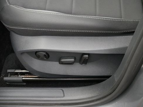 Certified 2024 Volkswagen Taos SE w/ Panoramic Sunroof Package image 20