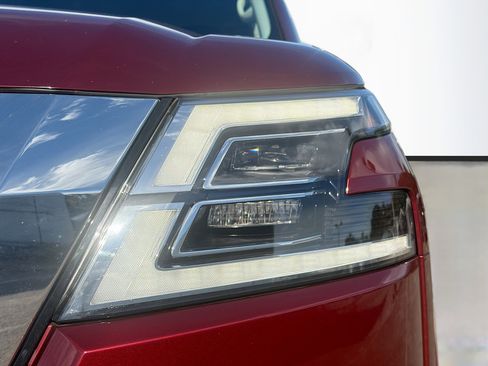 Used 2024 Nissan Armada Platinum w/ Captain's Chairs Package image 9