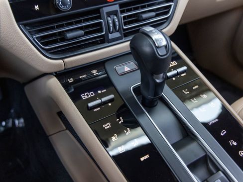 Certified 2026 Porsche Macan AWD/4WD image 44