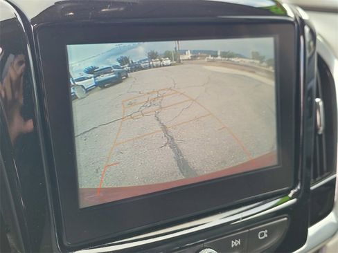 Used 2018 Chevrolet Traverse LT image 19