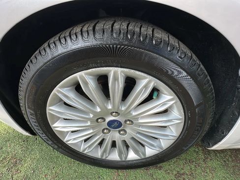 Used 2015 Ford Fusion SE w/ Equipment Group 502A FWD image 29