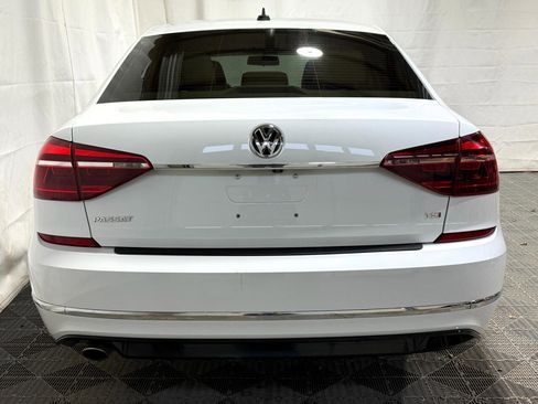 Used 2017 Volkswagen Passat 1.8T R-Line image 8
