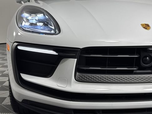 Certified 2025 Porsche Macan image 11