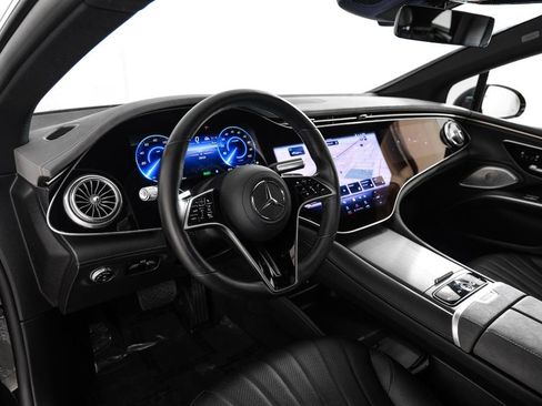 Used 2022 Mercedes-Benz EQS 580 4MATIC Sedan image 2