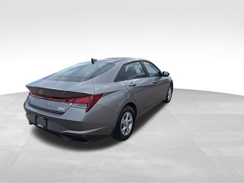 Used 2023 Hyundai Elantra SE w/ Winter Weather Package image 9