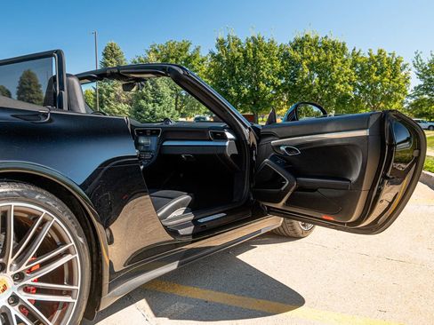 Used 2018 Porsche 911 Carrera 4S image 16