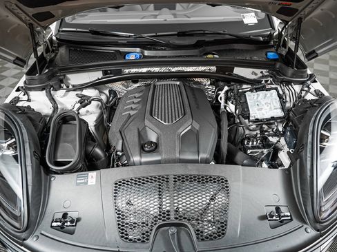 New 2026 Porsche Macan image 13