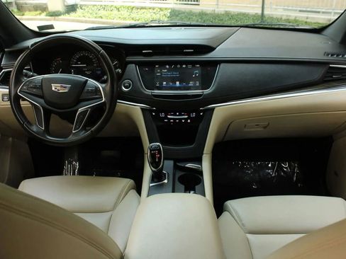 Used 2018 Cadillac XT5 AWD image 23