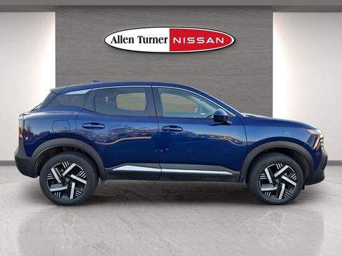 Used 2025 Nissan Kicks SV image 5