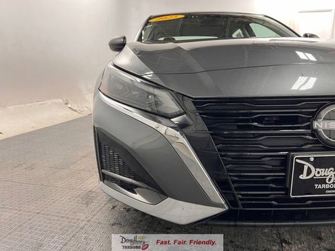 Used 2025 Nissan Altima 2.5 SV FWD image 12