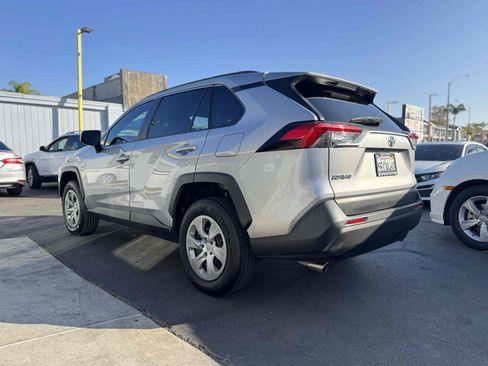 Used 2019 Toyota RAV4 LE w/ Carpet Mat Package image 6