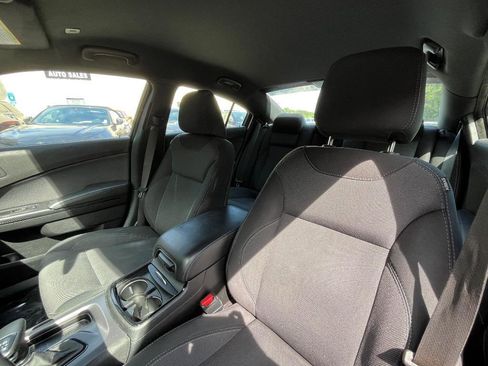 Used 2018 Dodge Charger SXT w/ Blacktop Package RWD image 18