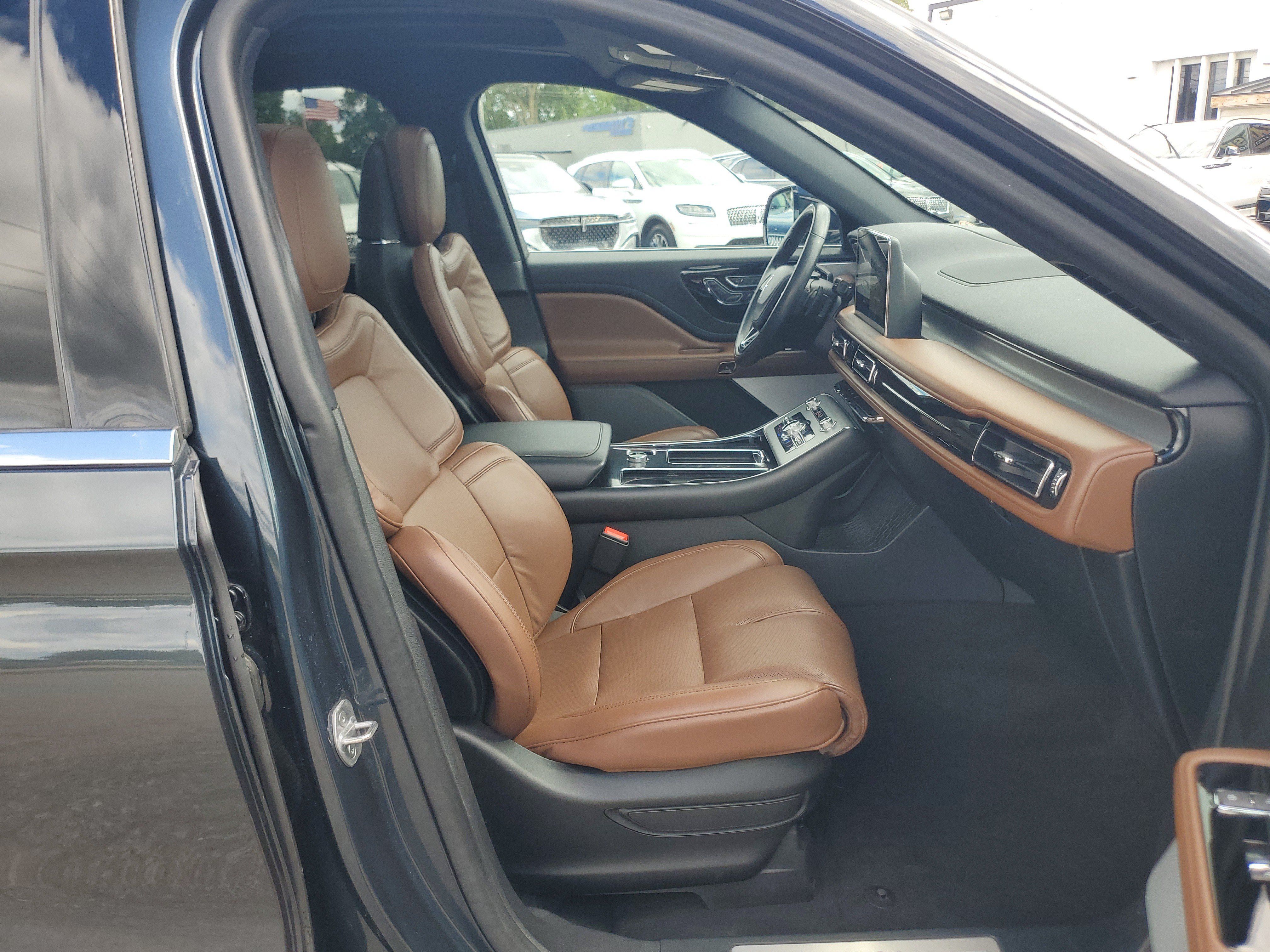 Used 2023 Lincoln Aviator Reserve w/ Equipment Group 201A AWD/4WD image 9