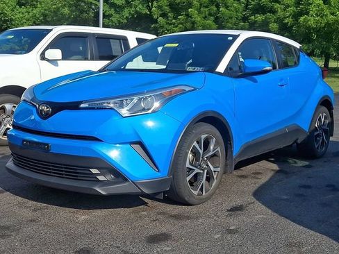 Used 2019 Toyota C-HR XLE FWD image 2