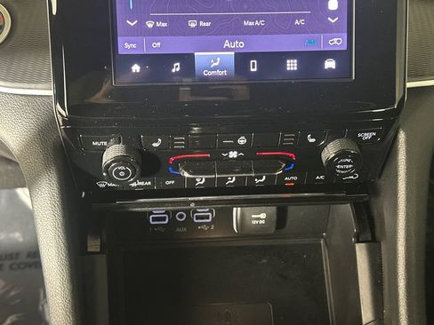 Used 2025 Jeep Grand Cherokee L Laredo w/ Luxury Tech Group I AWD/4WD image 30