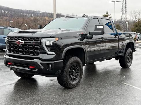 Used 2024 Chevrolet Silverado 2500 ZR2 w/ Technology Package AWD/4WD image 13