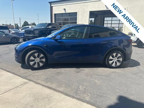 Used 2024 Tesla Model Y Long Range AWD/4WD image 4