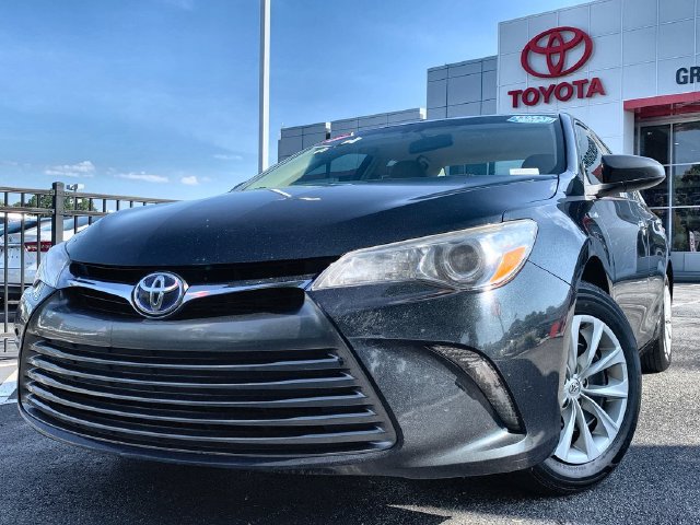 Used 2017 Toyota Camry LE FWD image 1