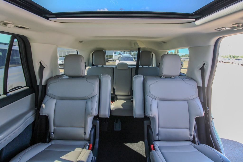 Used 2025 Ford Expedition Active AWD/4WD image 10