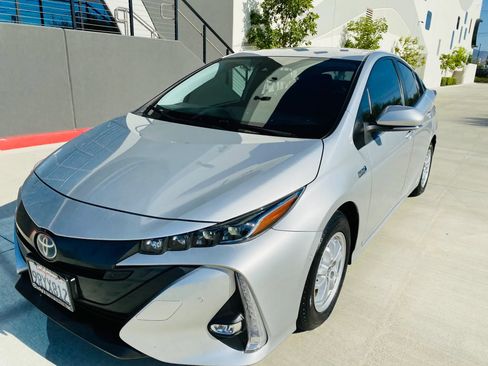 Used 2022 Toyota Prius Prime Limited FWD image 1