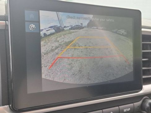 Used 2025 Hyundai Venue SEL FWD image 17