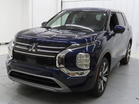 New 2025 Mitsubishi Outlander SE image 7