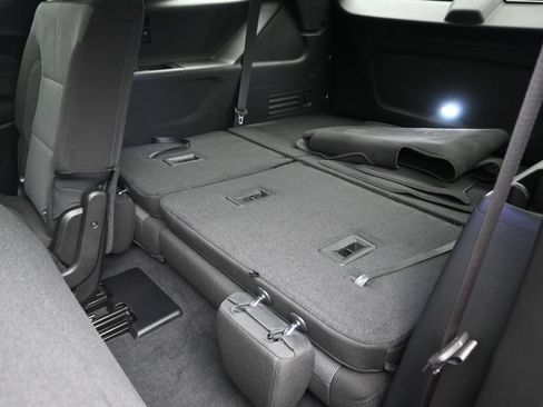 Used 2024 Chevrolet Traverse LT FWD image 15