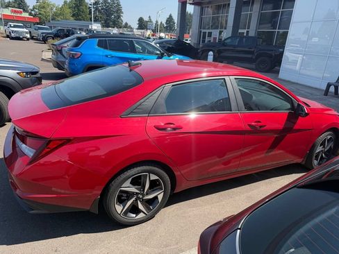 Used 2023 Hyundai Elantra SEL w/ Convenience Package FWD image 7