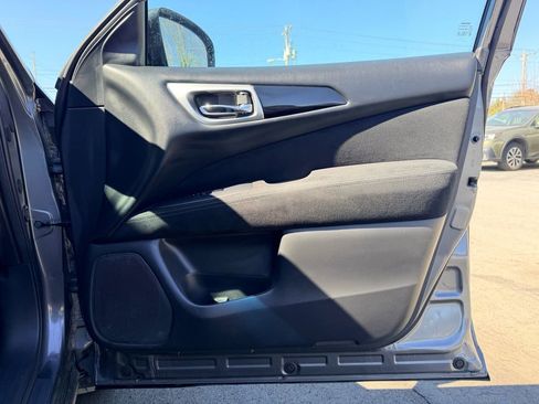 Used 2016 Nissan Pathfinder S image 26
