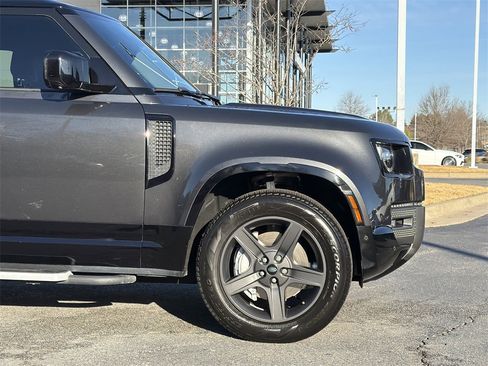 Used 2023 Land Rover Defender 130 X-Dynamic SE image 9