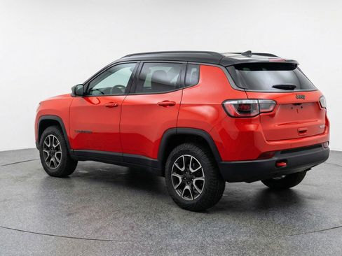 Used 2025 Jeep Compass Trailhawk AWD/4WD image 6