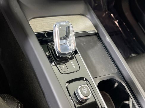 Used 2022 Volvo XC60 B5 Inscription w/ Protection Package Premier image 17