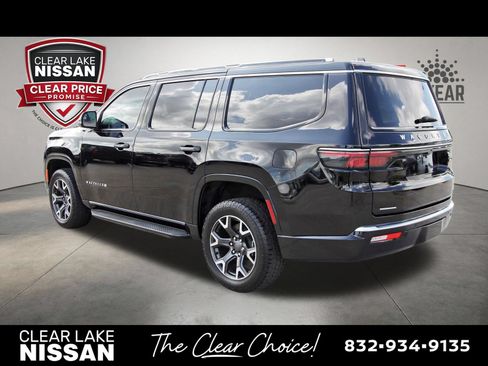 Used 2023 Jeep Wagoneer Series III w/ Preferred Equipment Group AWD/4WD image 5
