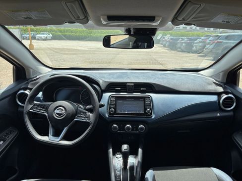 Used 2025 Nissan Versa SV FWD image 31