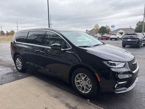 New 2026 Chrysler Pacifica Select image 7