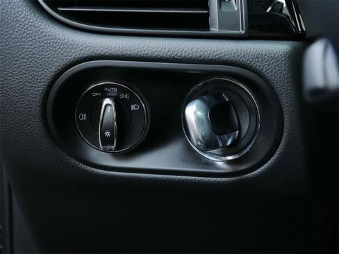 Used 2025 Porsche Macan image 18