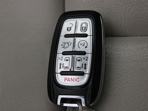 Used 2017 Chrysler Pacifica Touring-L image 47