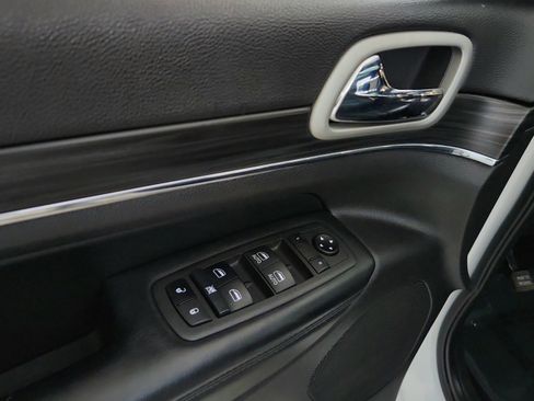 Used 2021 Jeep Grand Cherokee Limited w/ Luxury Group II RWD image 32