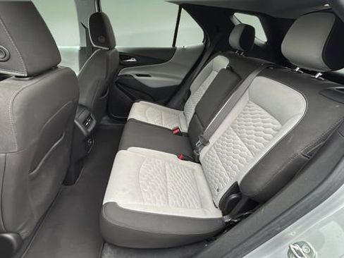 Used 2021 Chevrolet Equinox LS w/ LS Convenience Package image 19