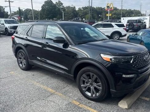Used 2023 Ford Explorer XLT w/ Equipment Group 202A AWD/4WD image 3