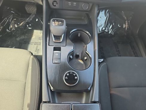 Used 2024 Nissan Rogue S AWD/4WD image 12