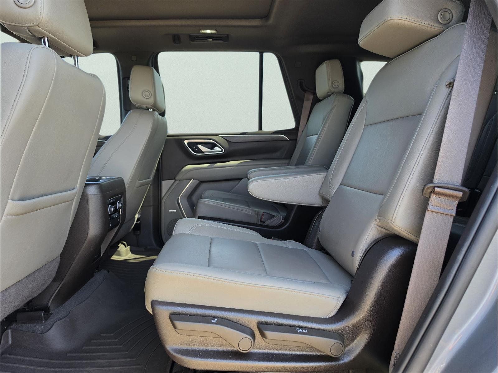 Used 2022 Chevrolet Tahoe Z71 w/ Luxury Package AWD/4WD image 19