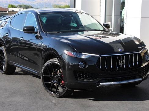 Used 2017 Maserati Levante w/ Luxury Package AWD/4WD image 2