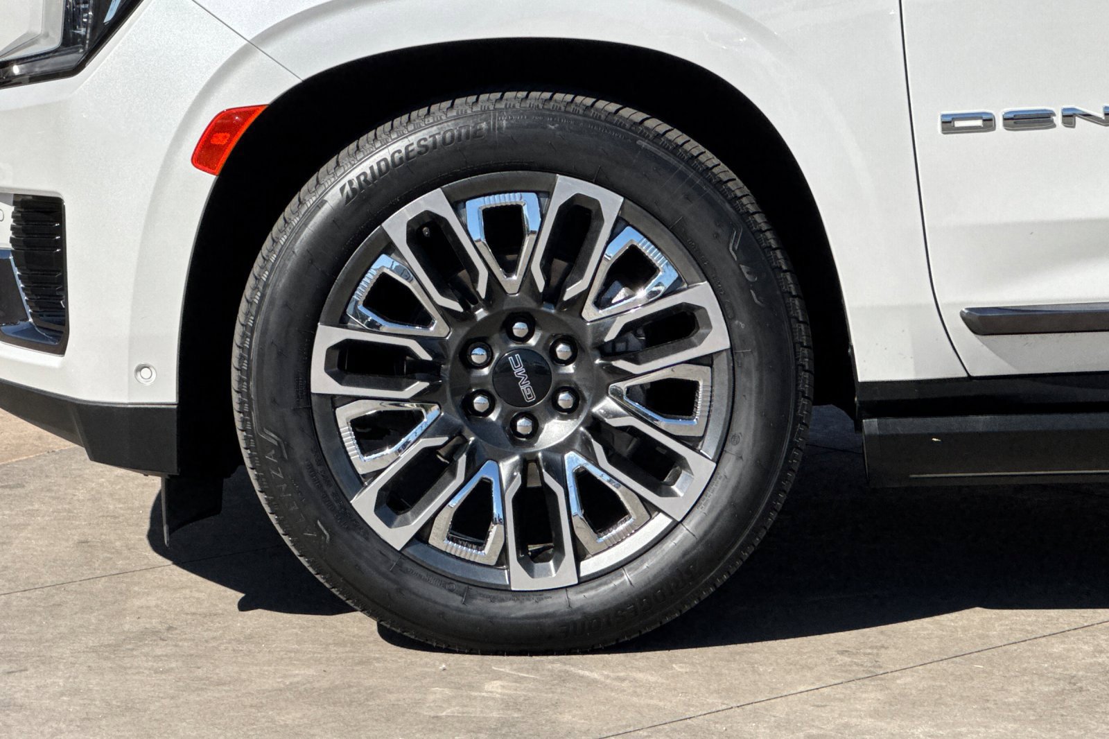 Certified 2023 GMC Yukon Denali Ultimate AWD/4WD image 29
