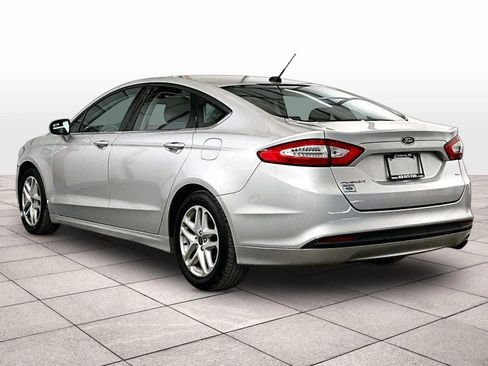 Used 2016 Ford Fusion SE FWD image 10
