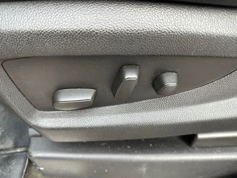 Used 2015 Chevrolet Suburban LT image 26